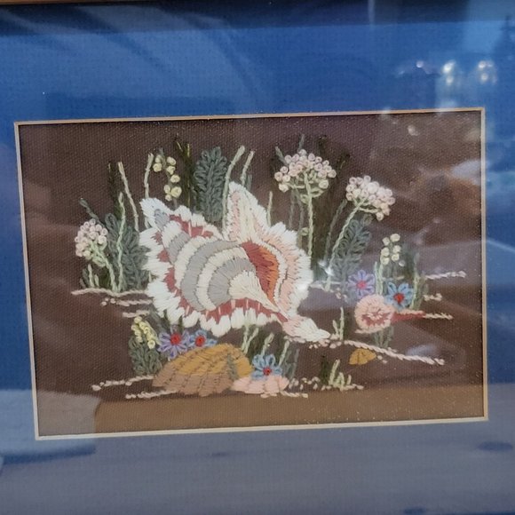 VTG Crewel Embroidery Pair Seashells Wildflowers Framed Hanging Wall Decor - Picture 9 of 13